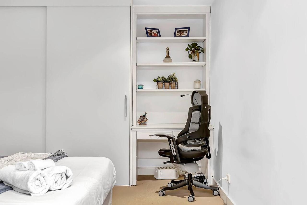 Waterfront Resort-Style Living At Glenelg Beach Adelaïde Extérieur photo